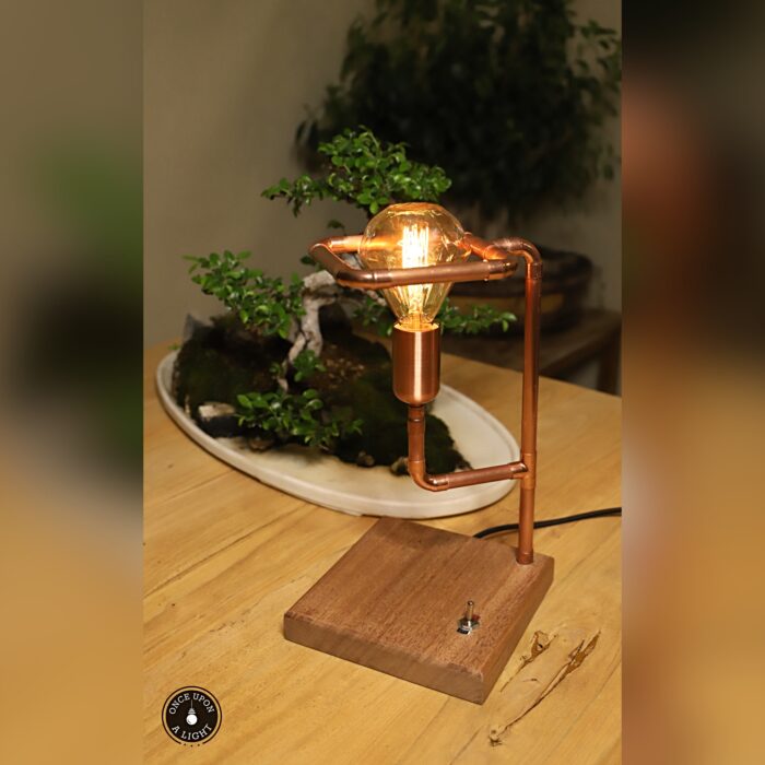 Lampe de chevet design vintage bois et cuivre
