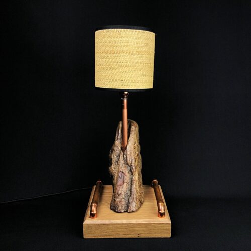 Lampe tactile en bois flotté et cuivre.